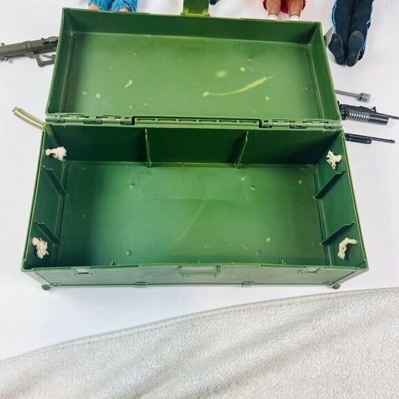 G.I. Joe Action Figures Lot of 4 With Weapons & Storage Case - Picture 12 of 12